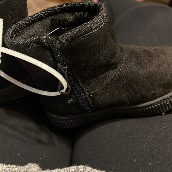 cute fur lined girls booties - Picture 2 of 2